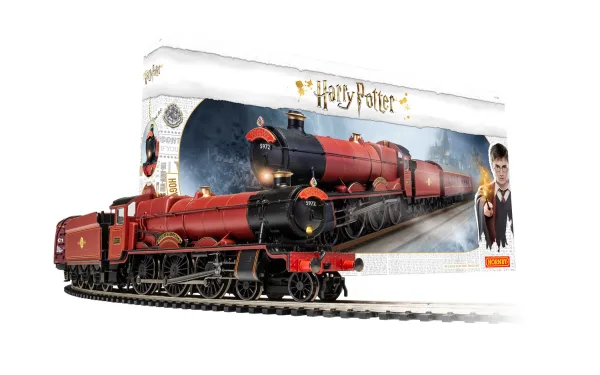 Hogwarts Express Train Set <p>Are you ready to attend Hogwarts School of Witchcraft and Wizardry this year? The best way to get there is with the Hornby Hogwarts Express Train Set! In brilliant Hogwarts red and containing a DCC Ready 5972 locomotive with working headlight