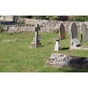 Assorted Grave Stones & Monuments <p>A selection of gravestones and other monuments ideal for modelling a graveyard.<br><br>Offering the modeller an extensive range of building styles from which to choose