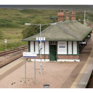 Platform Island x 2 <p>A detailed section of railway platform.<br><br>Offering the modeller an extensive range of building styles from which to choose