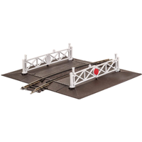 Peco Curved (No.2 Rad.) Level Crossing complete with 2 ramps & 4 gates OO Gauge